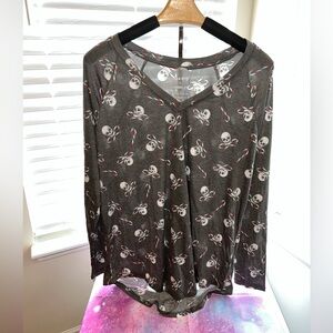 Torrid Heather Gray skulls with candy canes NWT size 1